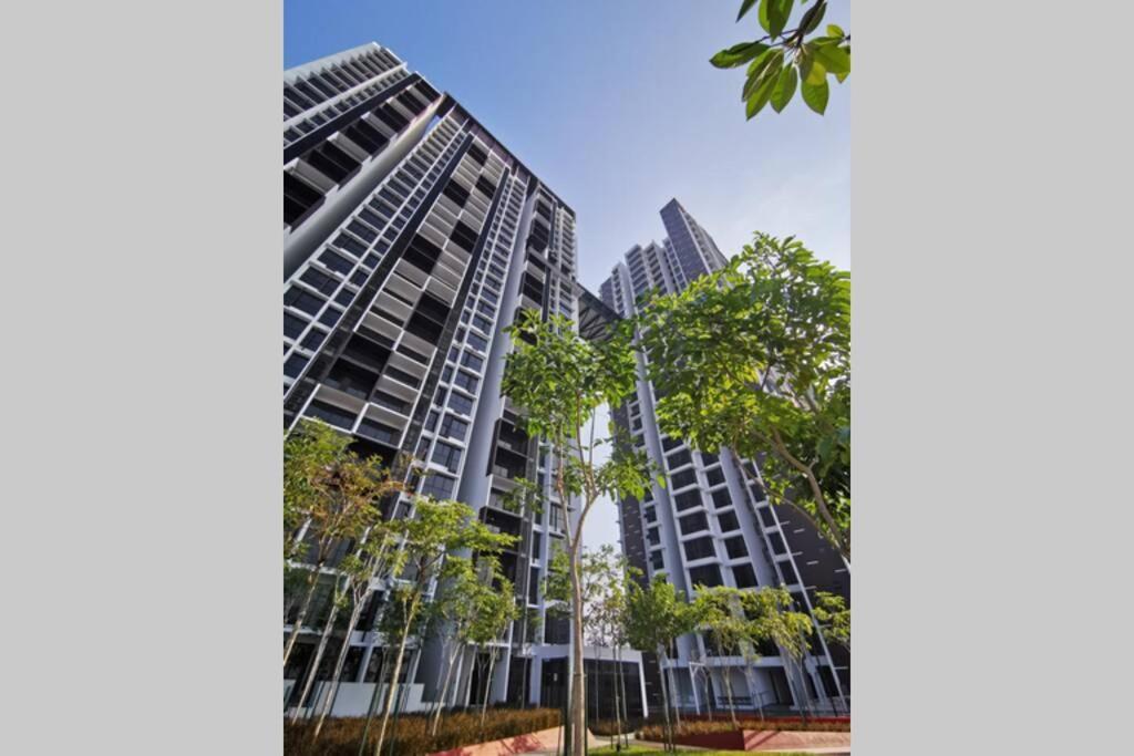 Astetica Pool & Lake View High Floor 100Mbps Wifi Netflix Seri Kembangan Exterior foto