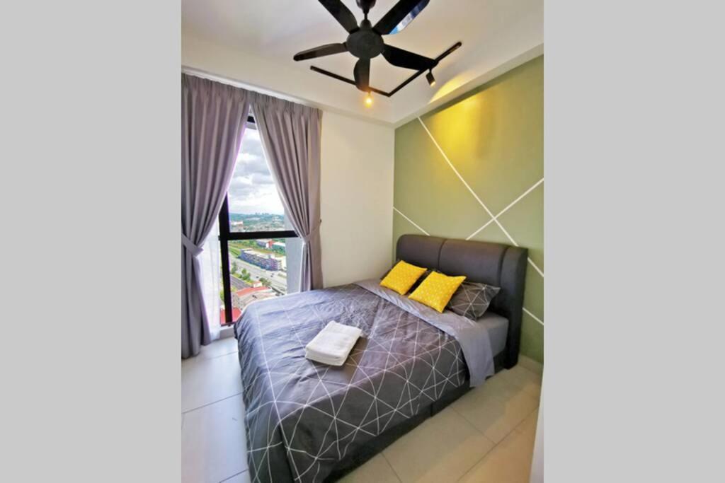 Astetica Pool & Lake View High Floor 100Mbps Wifi Netflix Seri Kembangan Exterior foto