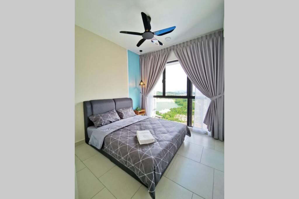 Astetica Pool & Lake View High Floor 100Mbps Wifi Netflix Seri Kembangan Exterior foto