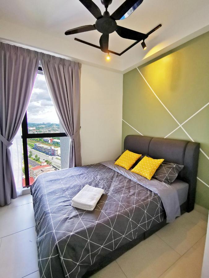 Astetica Pool & Lake View High Floor 100Mbps Wifi Netflix Seri Kembangan Exterior foto