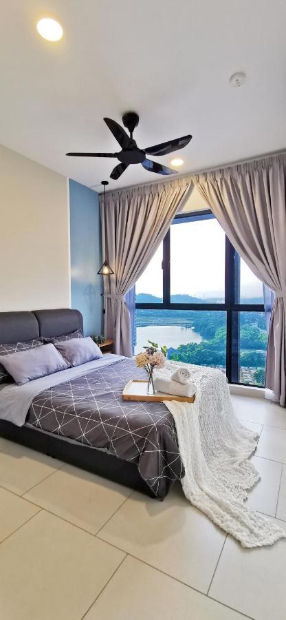 Astetica Pool & Lake View High Floor 100Mbps Wifi Netflix Seri Kembangan Exterior foto