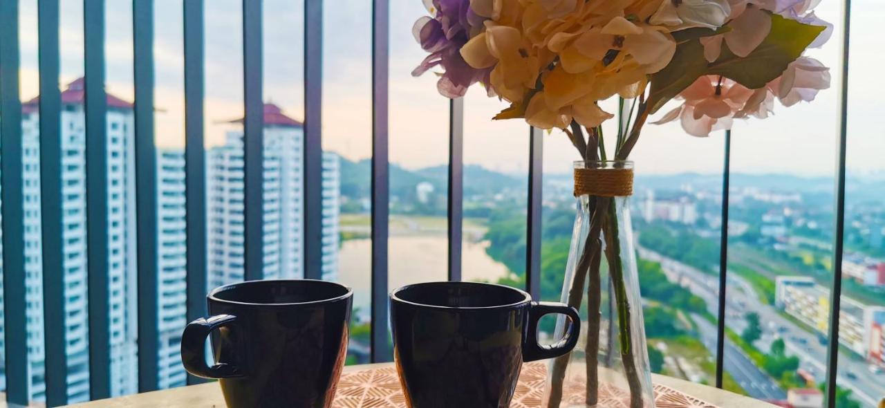 Astetica Pool & Lake View High Floor 100Mbps Wifi Netflix Seri Kembangan Exterior foto