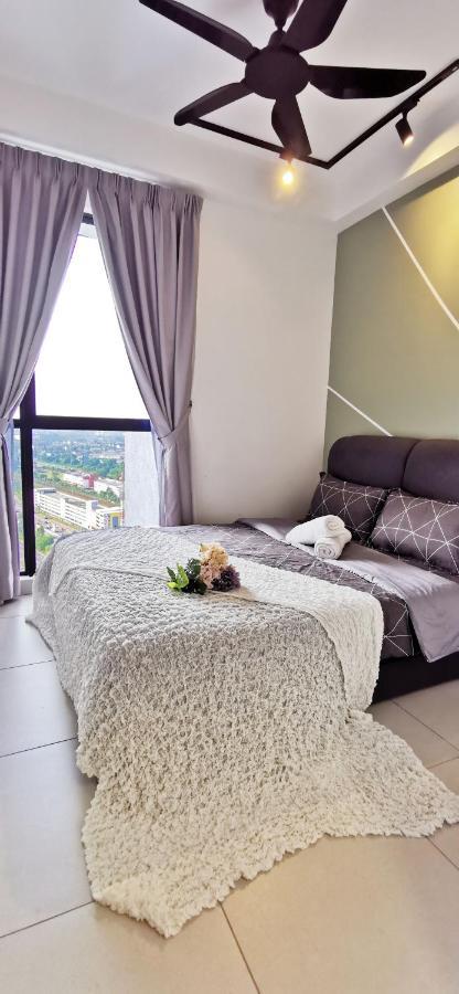 Astetica Pool & Lake View High Floor 100Mbps Wifi Netflix Seri Kembangan Exterior foto